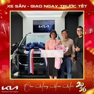 Kia Bạch Đằng - Khách hàng tham khảo xe thực tế tại Cầu Giấy.