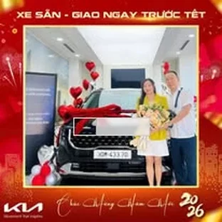 Kia Bạch Đằng - Khoảnh khắc giao xe Kia tại khu vực Hoàn Kiếm.