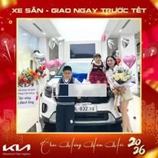 Kia Bạch Đằng - Hoạt động hỗ trợ khách chọn xe tại Hà Đông.